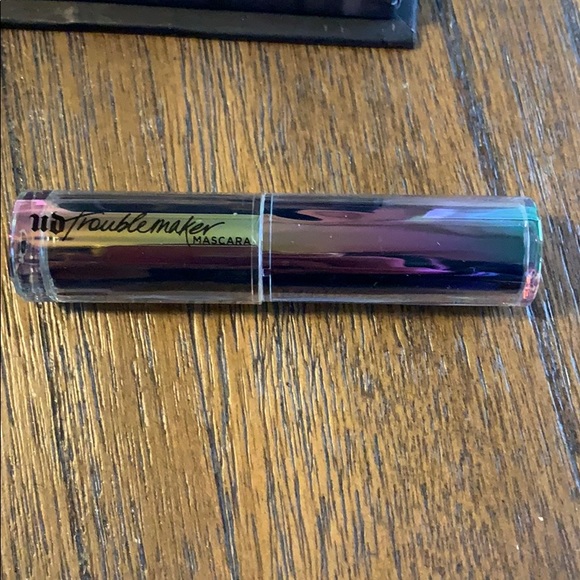 New in box Urban Decay ‘Troublemaker’ Set - Picture 5 of 6